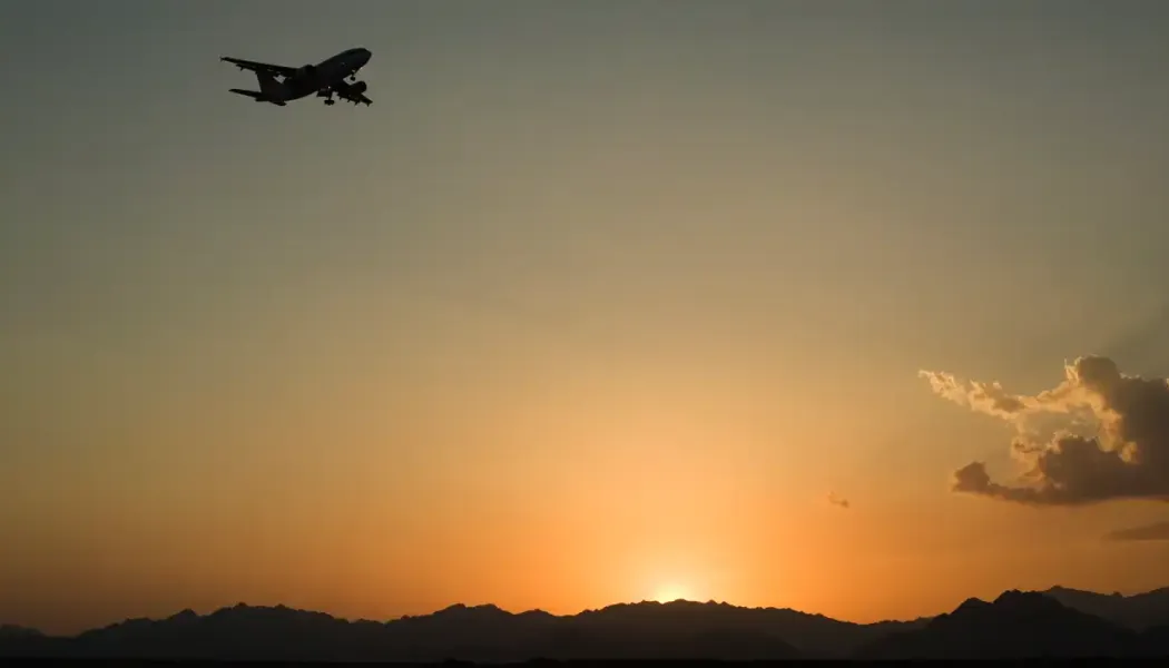 På uppdrag av Swedavia ska Svevia genomföra VA-arbeten vid Arlanda flygplats. Flygbild:  Brorsson/Wikimedia Commins/https://commons.wikimedia.org/wiki/File:Arlanda_1_Publish.jpg