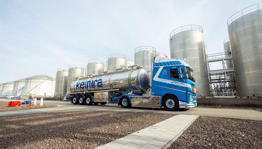 Kemiras tankbil vid företages produktionsanläggning. Foto: Kemira.