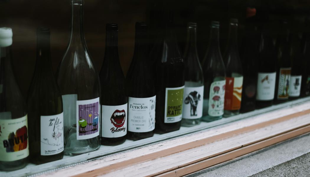 Studien undersöker ett 50-tal europeiska viner. Samtliga viner innehöll höga halter av PFAS-ämnet TFA och nivåerna har ökat explosionsartat de senaste tio åren. Foto: annie spratt/unsplash