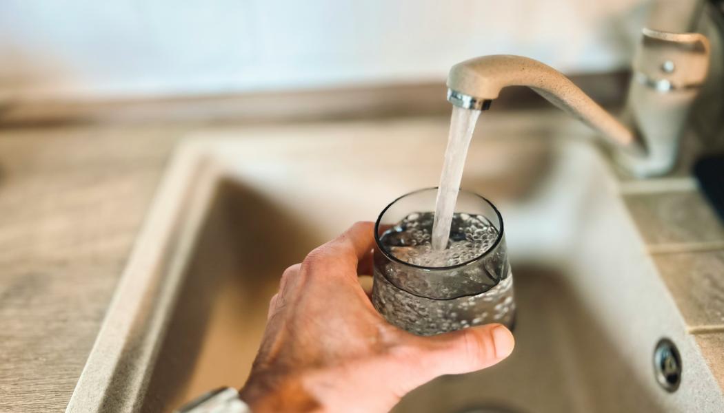 Nya EU-krav ska stärka säkerheten för dricksvatten. Foto: Swanky Fella/Unsplash