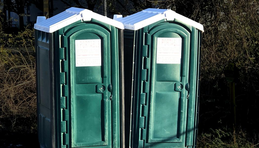 En ny opinionsundersökning från Novus visar att många svenskar undviker att bajsa på bajamajor. Foto: dean fick unsplash