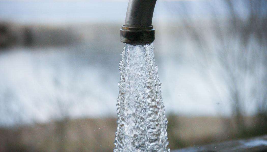 Nordanstigs nuvarande taxa är högre än i Hudiksvall, blev kvällens heta fråga när kommunfullmäktige nyligen samlades. Foto: schuppisser unsplash