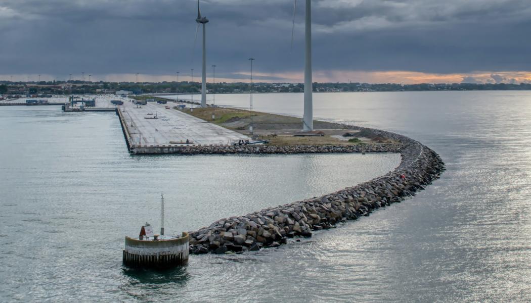 Kustskydd med vågbrytare används för att minska påverkan från erosion och stigande havsnivåer. Bild från Trelleborg. Foto: Micha/Unsplash