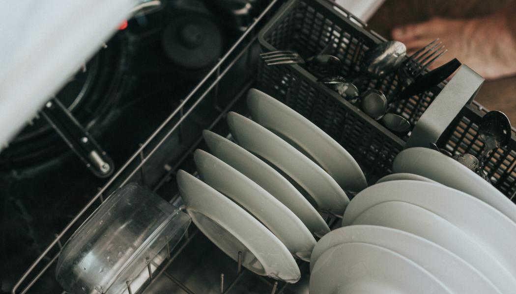 Årligen rapporteras över 35 000 vattenskador i svenska hushåll. Foto: nathan dumlao/unsplash