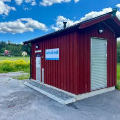 Vattenkiosk i Täby kommun. Stöd till dricksvattenberedskap gäller bland annat nödvattenberedskap, reservvatten och beredskapsbrunnar. Foto: Stina Wickenberg
