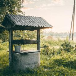 Brunnsägare i Gävleborg uppmanas att spara på vatten. Foto:  pavlo semeniuk / Unsplash