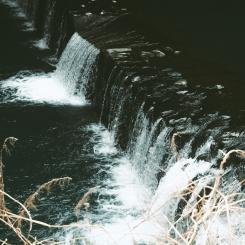 Klimatanpassningsutredningen föreslår förtydliganden för framtidens dagvattenhantering. Foto: kayuen/unsplash