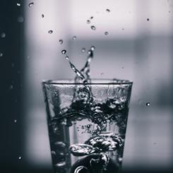 Dricksvatten. Foto: andrew r / unsplash