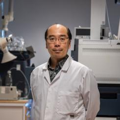 Leo Yeung, forskare i kemi vid Örebro universitet. Foto: Maja Eriksson, Örebro universitet