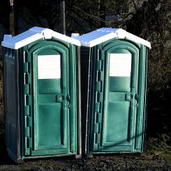 En ny opinionsundersökning från Novus visar att många svenskar undviker att bajsa på bajamajor. Foto: dean fick unsplash