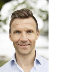 – Det är fortsatt viktigt att den europeiska vattensektorn är både resursmässigt stark och en inflytelserik röst. En robust VA-sektor är en förutsättning för ett konkurrenskraftigt, tryggt och cirkulärt EU. Vattenfrågorna måste integreras bättre i EU:s övriga politikområden – och branschens behov måste få större genomslag, säger Pär Dalhielm, vd på Svenskt Vatten.