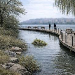 Preliminär skiss på föreslaget bryggdäck för rekreation vid Skärmbassängen. Originalillustration: Rejlers AB. AI bearbetning: Solna stad.