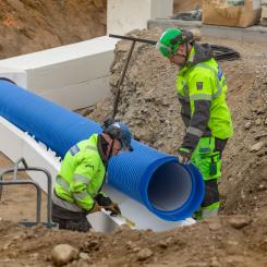 Uppdraget omfattar arbete med vatten- och avloppsledningar och genomförs som totalentreprenad. Foto: Sveab
