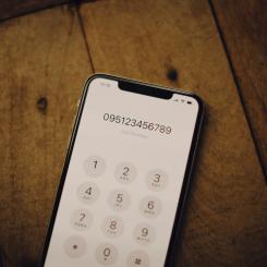 I samtalen påstås att spolning ska utföras i området och att boende därför bör beställa tjänsten. Foto: Alexey Demidov/Unsplash